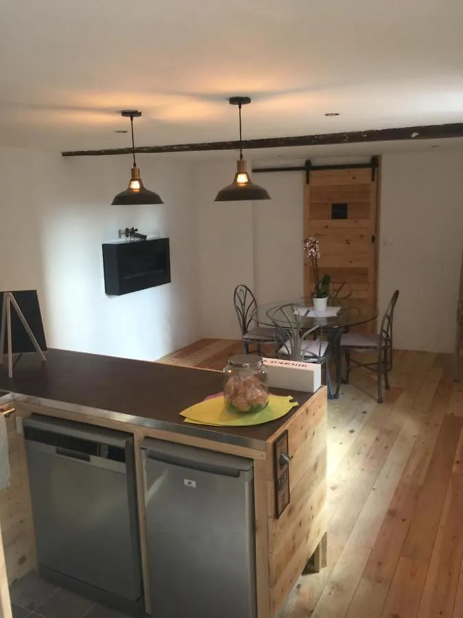 Chambres D'Hotes La Voute Volonne Bed & Breakfast