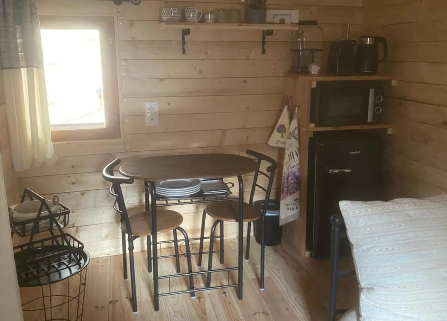 Chambres D'Hotes La Voute Volonne Bed & Breakfast