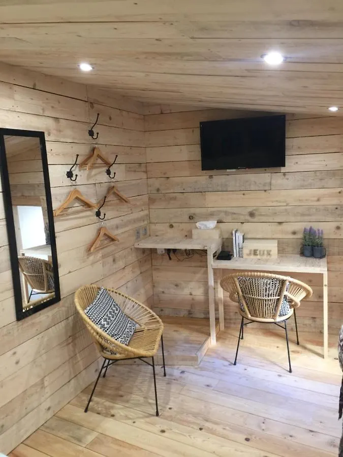 Chambres D'Hotes La Voute Volonne Bed & Breakfast