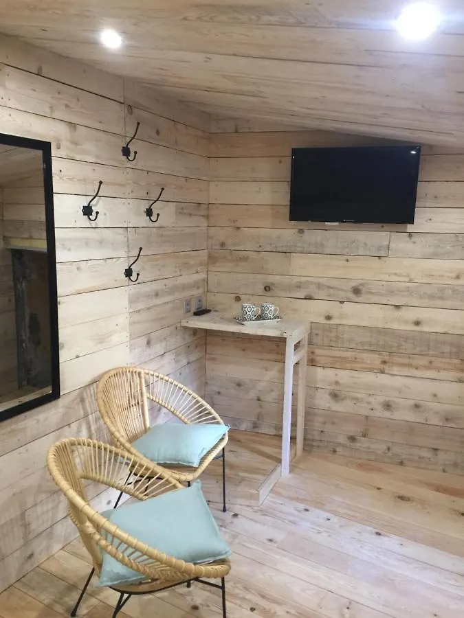 Chambres D'Hotes La Voute Volonne Bed & Breakfast