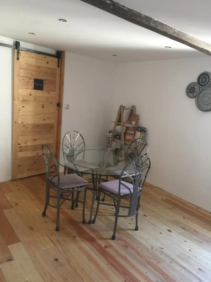 Chambres D'Hotes La Voute Volonne Bed & Breakfast